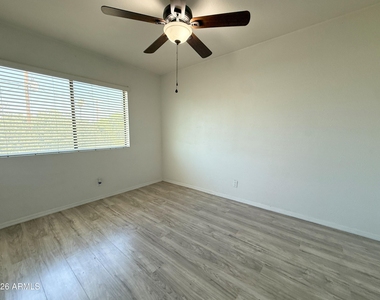 749 E Montebello Avenue - Photo Thumbnail 11