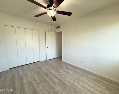 749 E Montebello Avenue - Photo Thumbnail 12