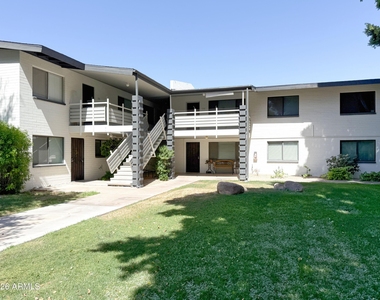 749 E Montebello Avenue - Photo Thumbnail 14