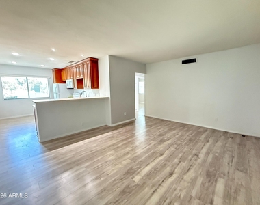 749 E Montebello Avenue - Photo Thumbnail 1