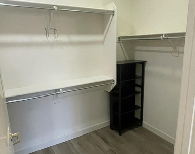 41831 N Mill Creek Way - Photo Thumbnail 7