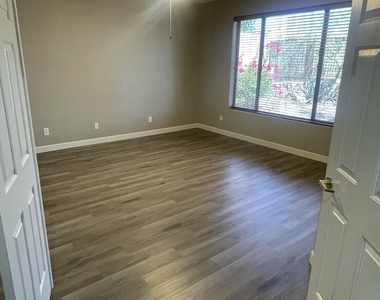 41831 N Mill Creek Way - Photo Thumbnail 4