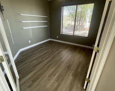 41831 N Mill Creek Way - Photo Thumbnail 9