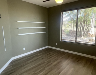 41831 N Mill Creek Way - Photo Thumbnail 10