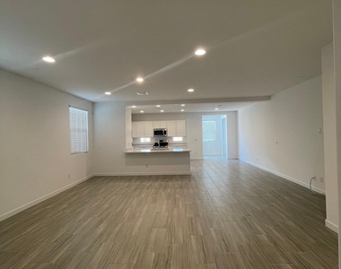 9343 W Glenrosa Avenue - Photo Thumbnail 7