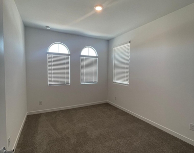 9343 W Glenrosa Avenue - Photo Thumbnail 8