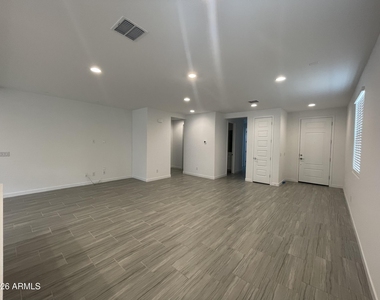 9343 W Glenrosa Avenue - Photo Thumbnail 3