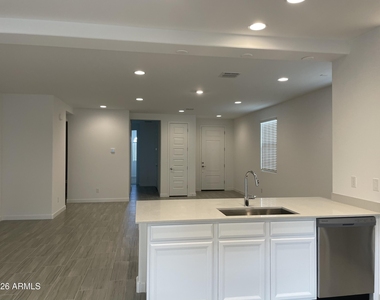 9343 W Glenrosa Avenue - Photo Thumbnail 2