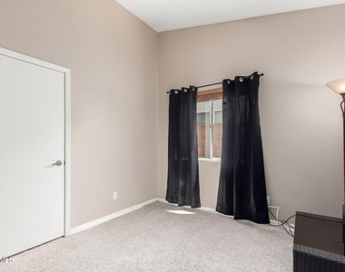 8375 W Dahlia Drive - Photo Thumbnail 15