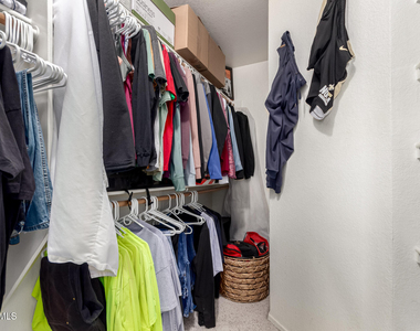 8375 W Dahlia Drive - Photo Thumbnail 12