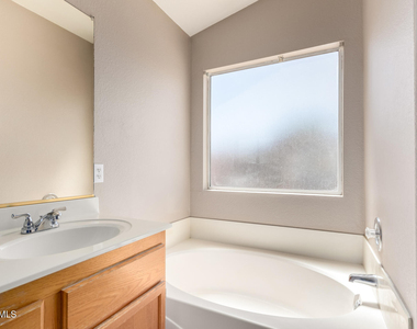 8375 W Dahlia Drive - Photo Thumbnail 13
