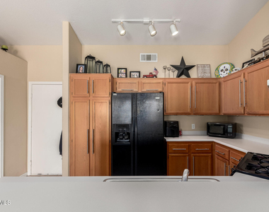 8375 W Dahlia Drive - Photo Thumbnail 7