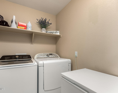 8375 W Dahlia Drive - Photo Thumbnail 18