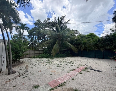 819 Sw 9th Terrace - Photo Thumbnail 25