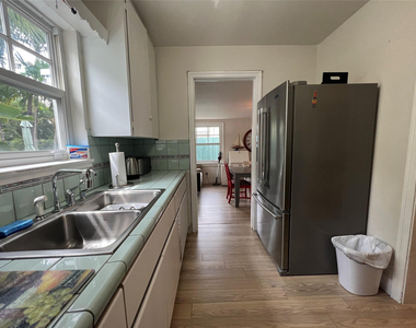 819 Sw 9th Terrace - Photo Thumbnail 7