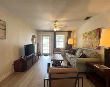 819 Sw 9th Terrace - Photo Thumbnail 10