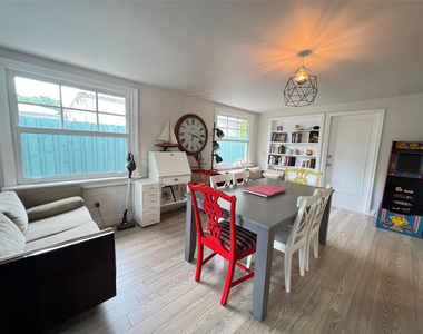 819 Sw 9th Terrace - Photo Thumbnail 4