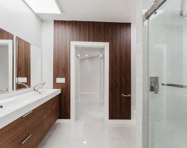 7512 Eagle Point Drive - Photo Thumbnail 9