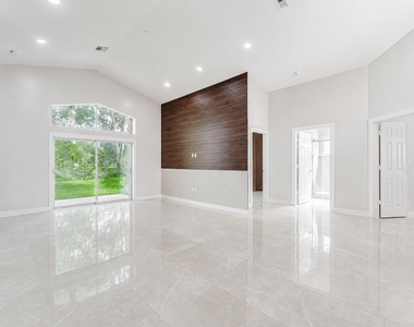 7512 Eagle Point Drive - Photo Thumbnail 7