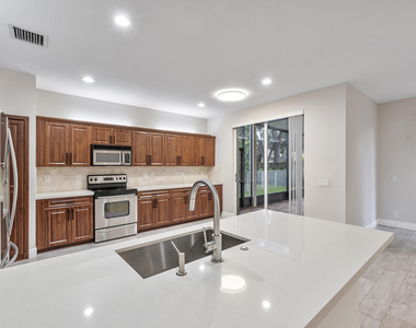 6364 Nw 78th Drive - Photo Thumbnail 10