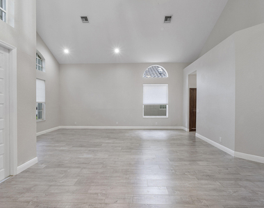 6364 Nw 78th Drive - Photo Thumbnail 7
