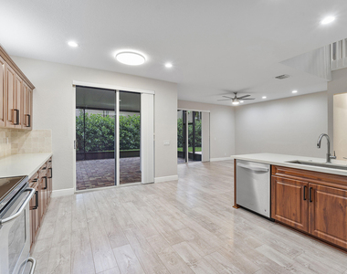 6364 Nw 78th Drive - Photo Thumbnail 14