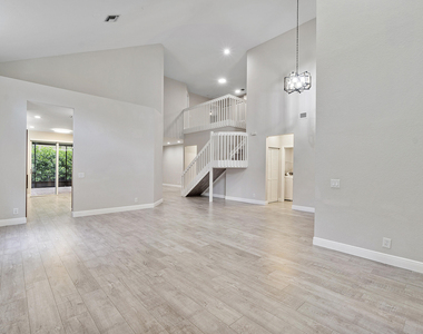6364 Nw 78th Drive - Photo Thumbnail 8