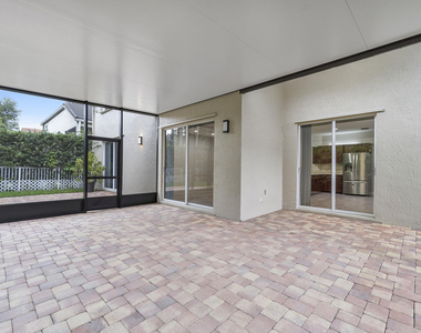 6364 Nw 78th Drive - Photo Thumbnail 4
