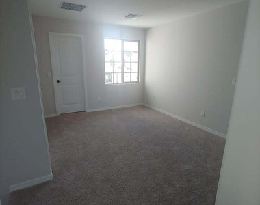 8746 W Solano Drive - Photo Thumbnail 6