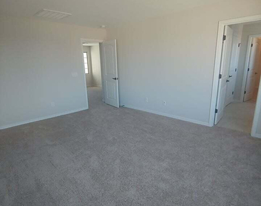 8746 W Solano Drive - Photo Thumbnail 11