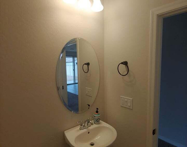 8746 W Solano Drive - Photo Thumbnail 5