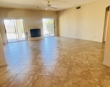 6707 E Kelton Lane - Photo Thumbnail 4
