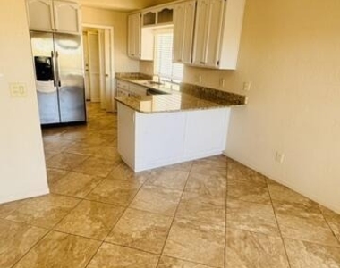 6707 E Kelton Lane - Photo Thumbnail 10