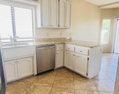 6707 E Kelton Lane - Photo Thumbnail 8