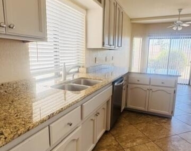6707 E Kelton Lane - Photo Thumbnail 7