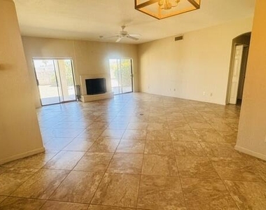 6707 E Kelton Lane - Photo Thumbnail 2