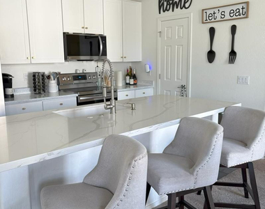 2837 E Dunbar Drive - Photo Thumbnail 5