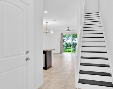 358 Se 1st Way - Photo Thumbnail 2