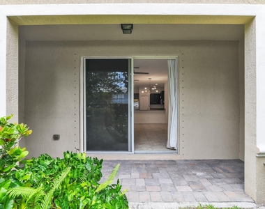 358 Se 1st Way - Photo Thumbnail 14