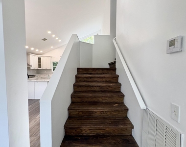 2393 Crawford Court - Photo Thumbnail 11