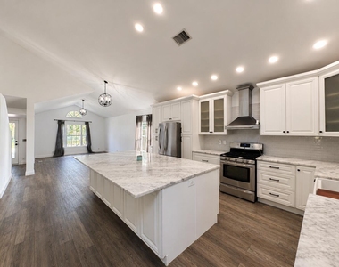 2393 Crawford Court - Photo Thumbnail 7