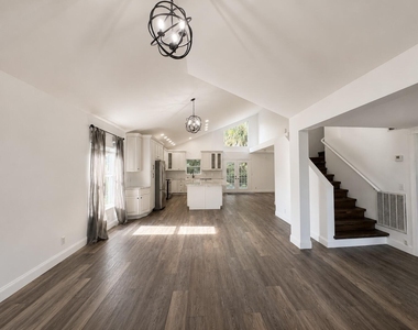 2393 Crawford Court - Photo Thumbnail 5
