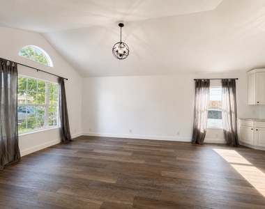 2393 Crawford Court - Photo Thumbnail 4