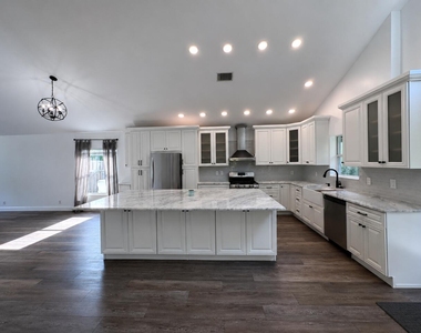 2393 Crawford Court - Photo Thumbnail 8