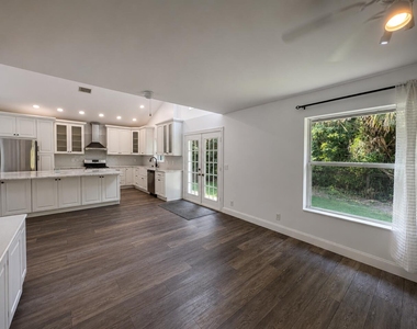 2393 Crawford Court - Photo Thumbnail 9