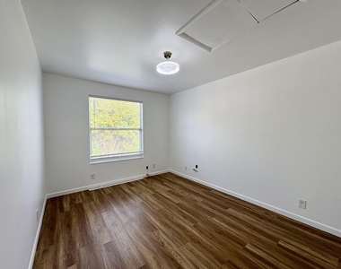 2393 Crawford Court - Photo Thumbnail 18