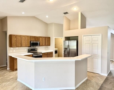 530 Sw Butler Avenue - Photo Thumbnail 3