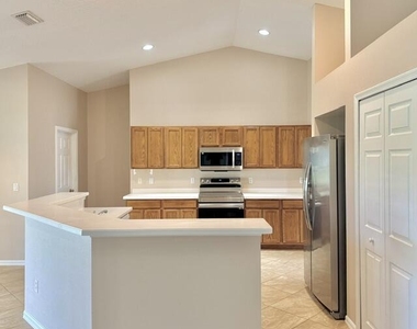 530 Sw Butler Avenue - Photo Thumbnail 4