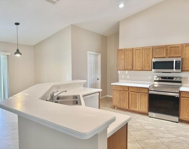 530 Sw Butler Avenue - Photo Thumbnail 5