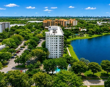 2900 N Course Drive - Photo Thumbnail 11